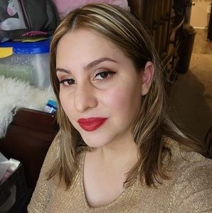 Meet your Posher, Vicky